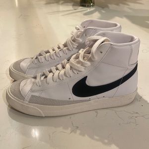 Nike Blazers sz 9.5